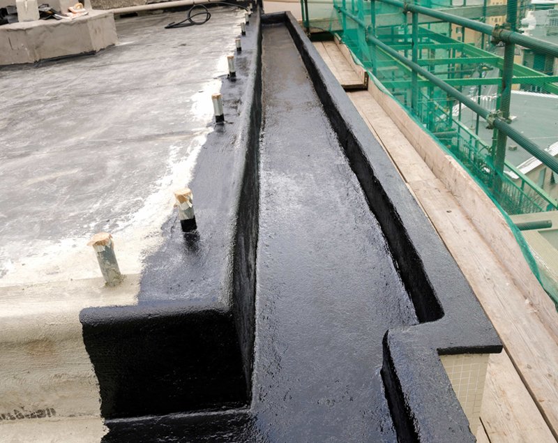 Built-in planter coated with a black waterproofing membrane