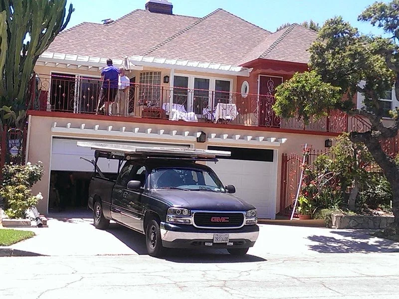 Two-storey house with a balcony above the driveway